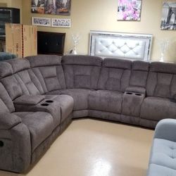 Reclining SECTIONAL with 4 cupholders! Wow!