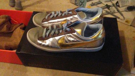 Taking offers size 12 nike