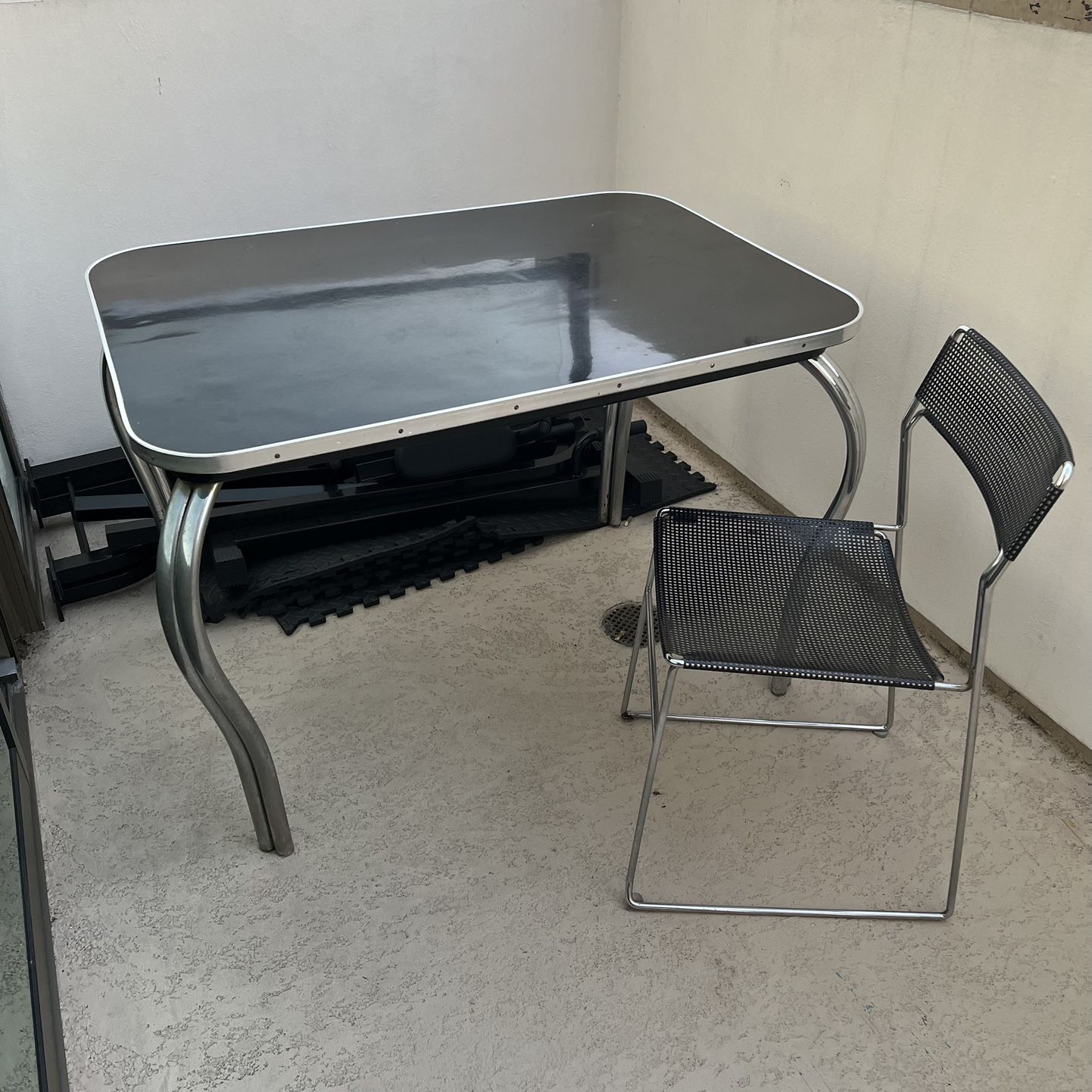 Kitchen Table / Outdoor Table (Used/Good Condition)