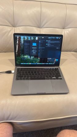 MacBook Pro 2022 M2 8gb 256gb - Excellent Condition