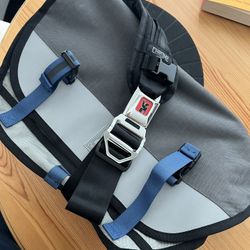 RARE + ORIGINAL !!Chrome Industries Messenger Bag MOVING SALE ✈️ 