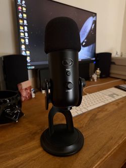 Blue Yeti USB Microphone (Blackout)