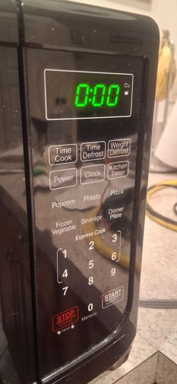 Fiberware 750 watt Black Countertop Microwave Oven