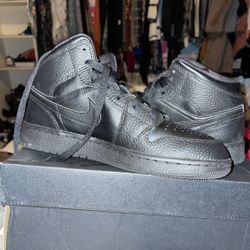 Black/black Air Jordan 1 Mid Size 5.5Y