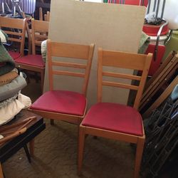 Table,leaf & 6 Chairs - Great Condition 