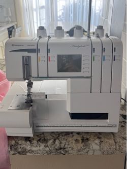 HISQVARNA HISKYLOCK S25 SERGER AND COVERSTITCH