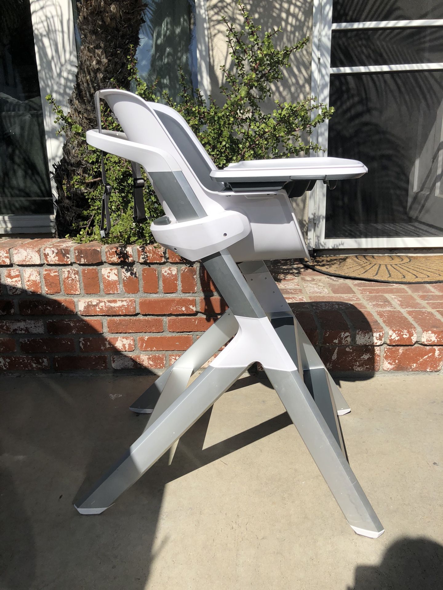 4 Moms Magnetic High Chair