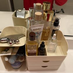 Organizer - make up or skin care