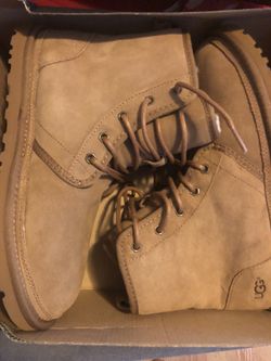 MEN CHESTNUT UGGS size 9