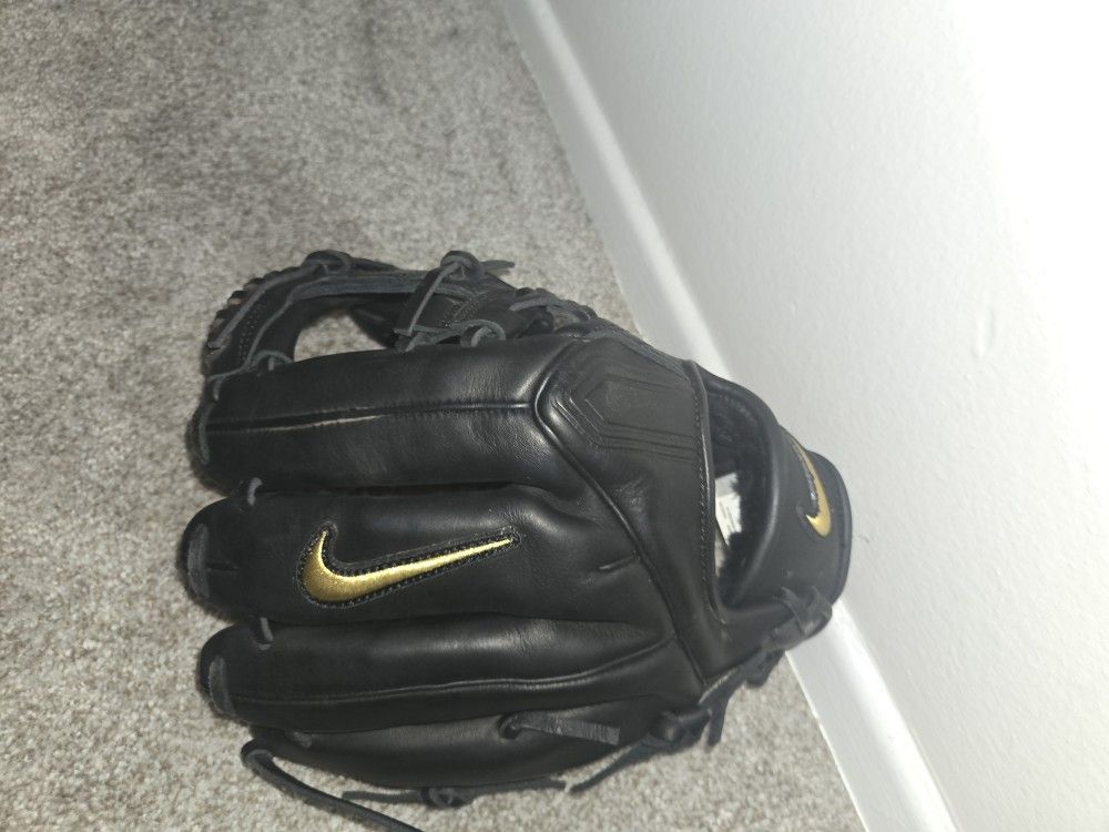Nike baseball glove
