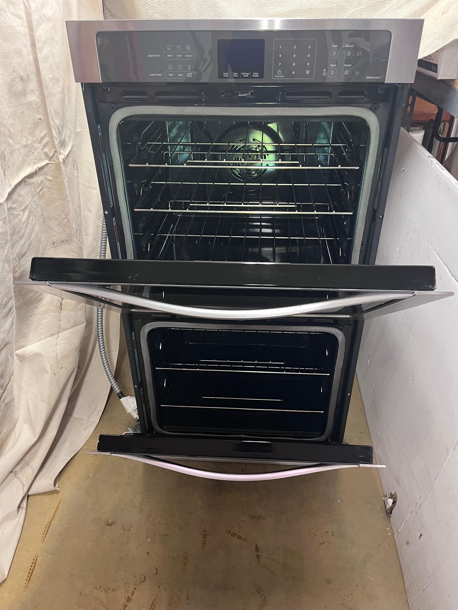 27 In Whirlpool Double Wall Oven