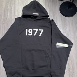 1977 essentials hoodie
