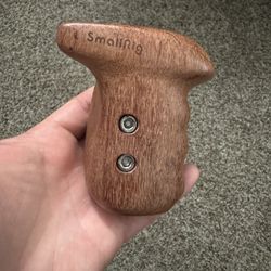 SmallRig Right-Side Wooden Handgrip with ARRI-Standard Rosette SmallRig 1941B