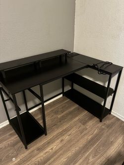 Black gaming desk