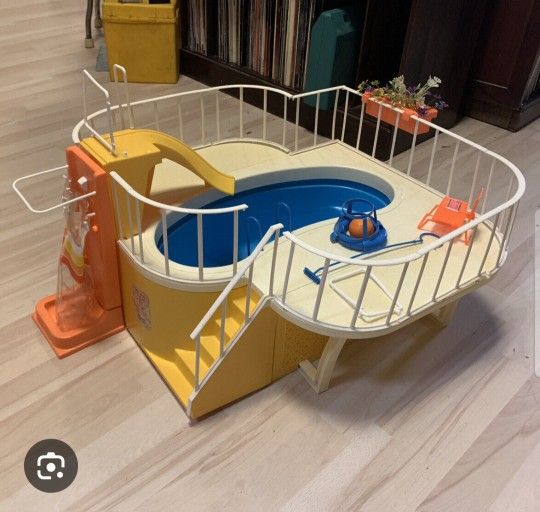 Vintage 1980 Barbie Pool