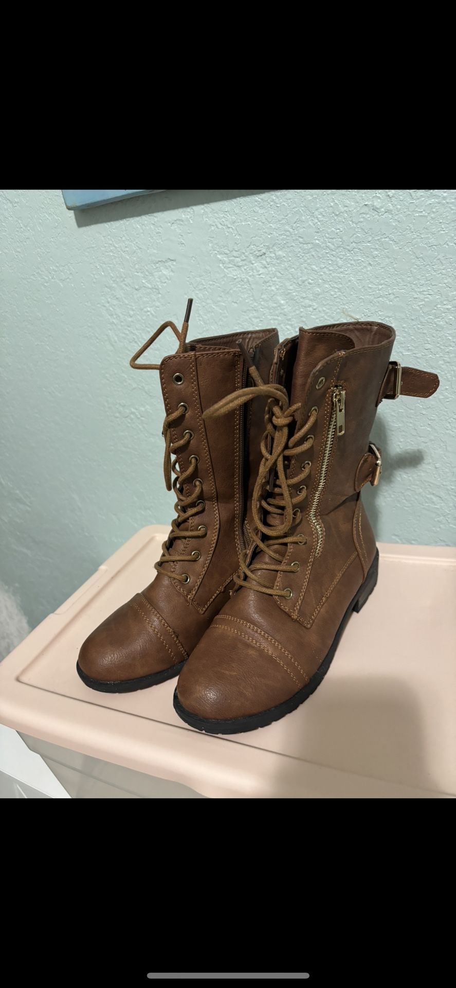 Women’s Brown Combat Boots – Size 7.5 – Stylish Lace-Up + Zipper