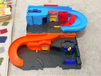 Hot Wheels Track Sto & Go Travel Play Set