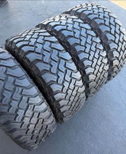 265/70*17 Falken 📍📍 Vendo un set de llantas con 80% de vida las 4 📍🌟