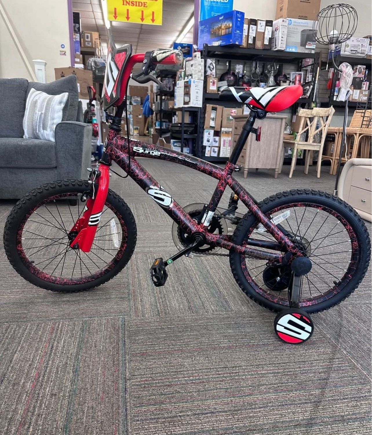 🚲 18” Dynacraft Surge Boys BMX Bike – Red & Black, Training Wheels, Ages 6–9, Brand New