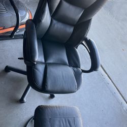  🪑 Black Swivel Office Chair + Ottoman (OBO)