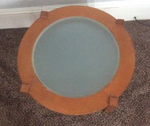 Roun Glass Top End Table