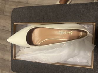 women’s white dress shoes