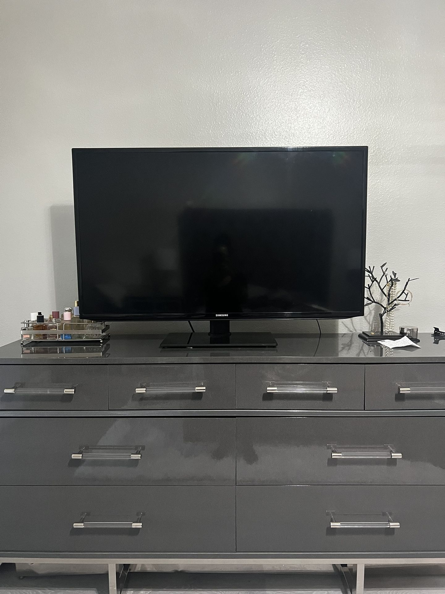 Samsung 48" TV