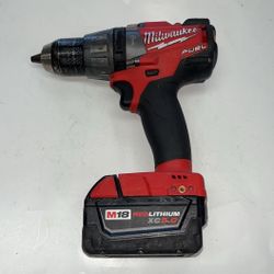 Milwaukee Hammer Drill, 2704-20, With Battery, In Good Condition 