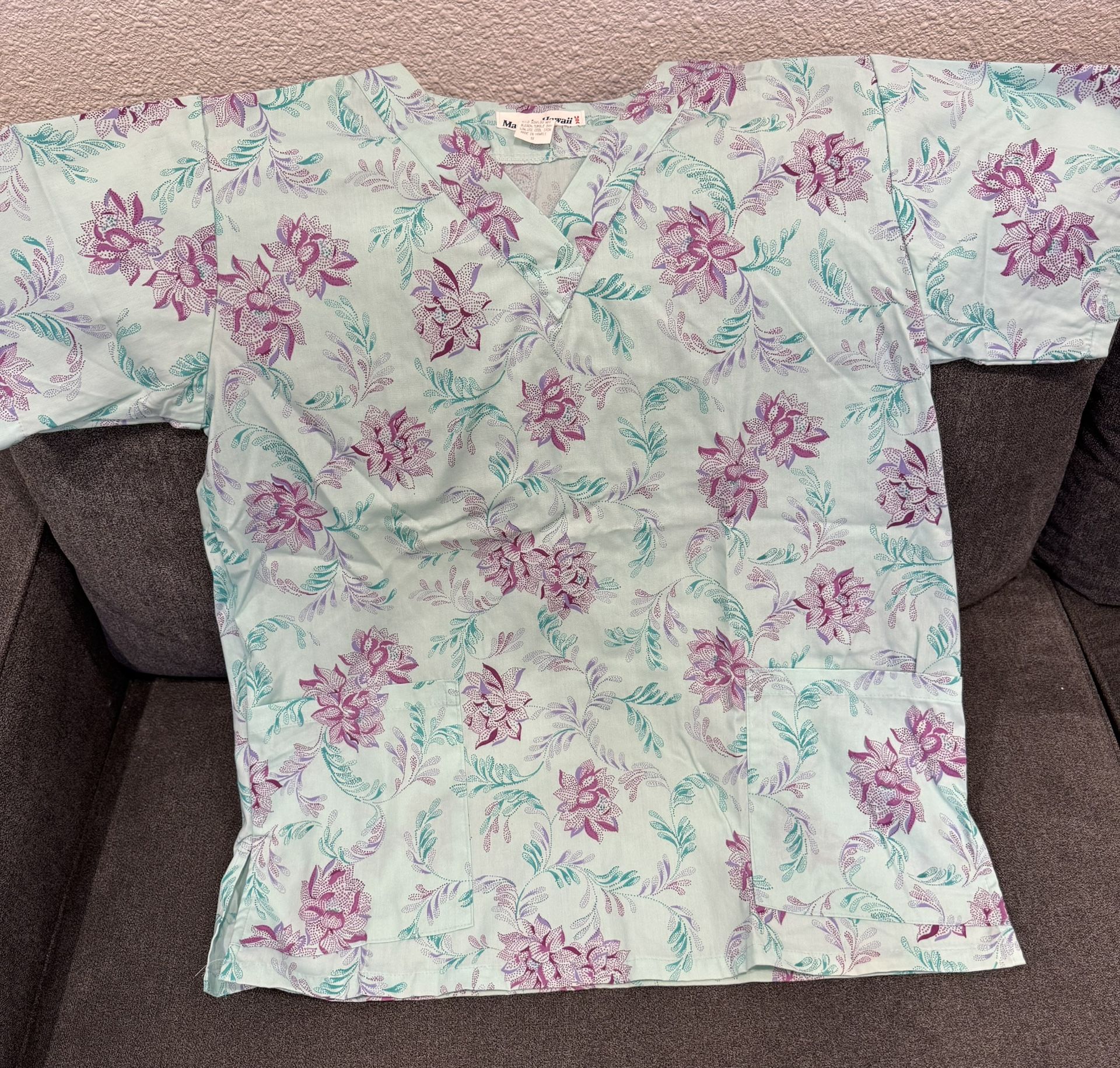 Hawaiian Print Scrub Top- Size Small