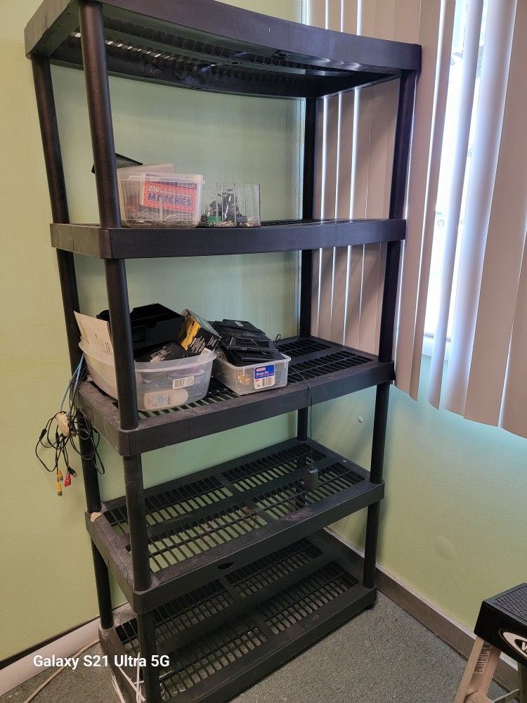 “Estante plástico para bodega / garaje / oficina”
