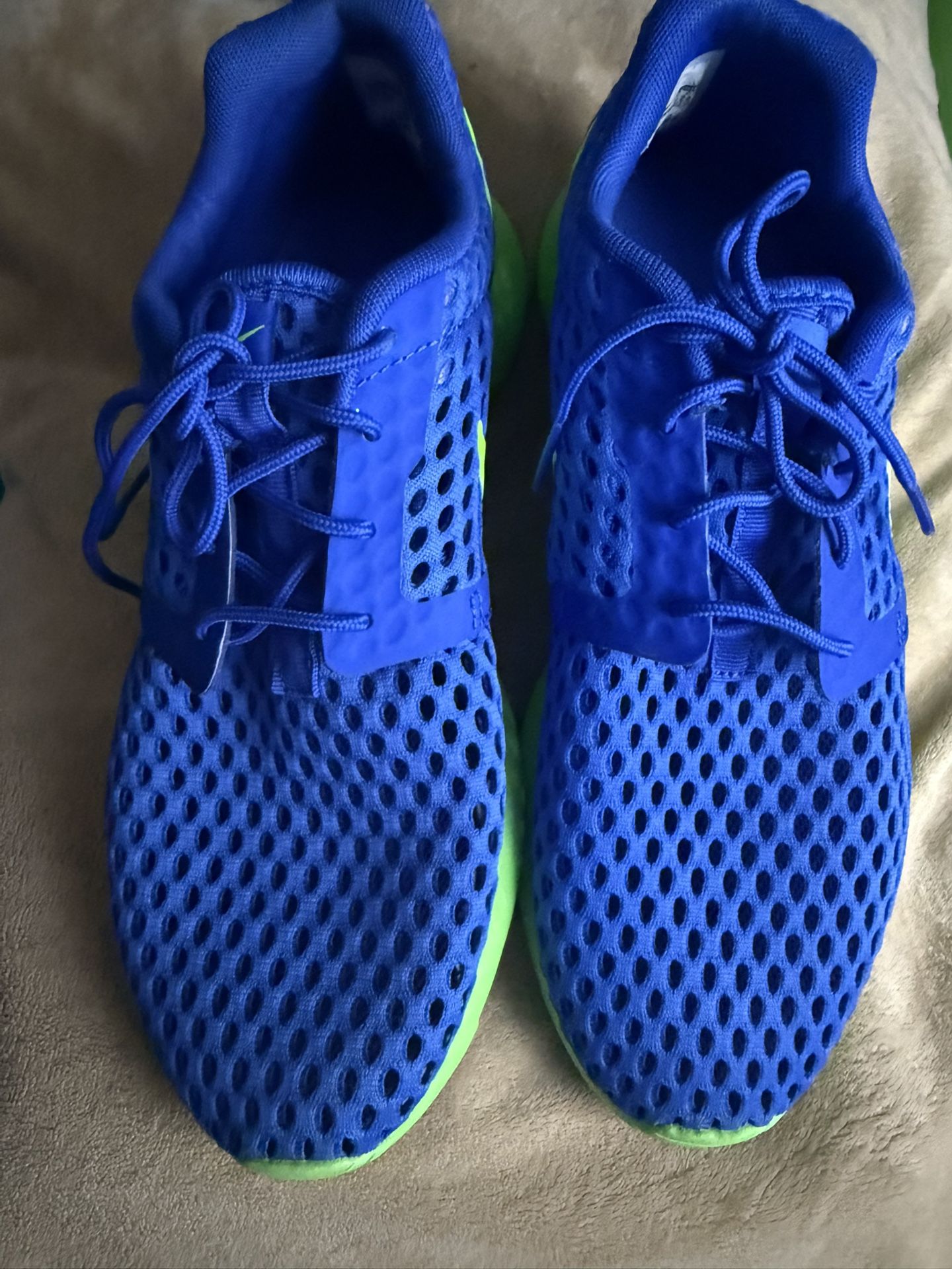 Nike Unisex Mesh Sneakers
