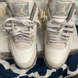 Jordan’s 4s Size 9