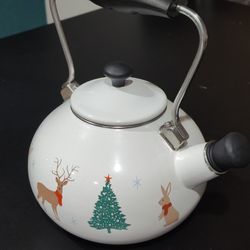 Beautiful Christmas theme tea kettle (Martha Stewart) - 2 quartz