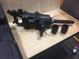 1” industrial air impact wrench 4000 lbs with 2 socket new in the box 225.0