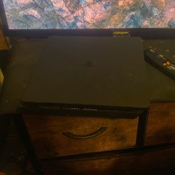 PS4 Slim 