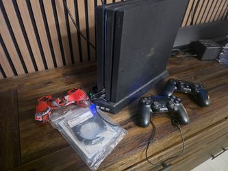 PlayStation pro 2 tb 2 controllers
