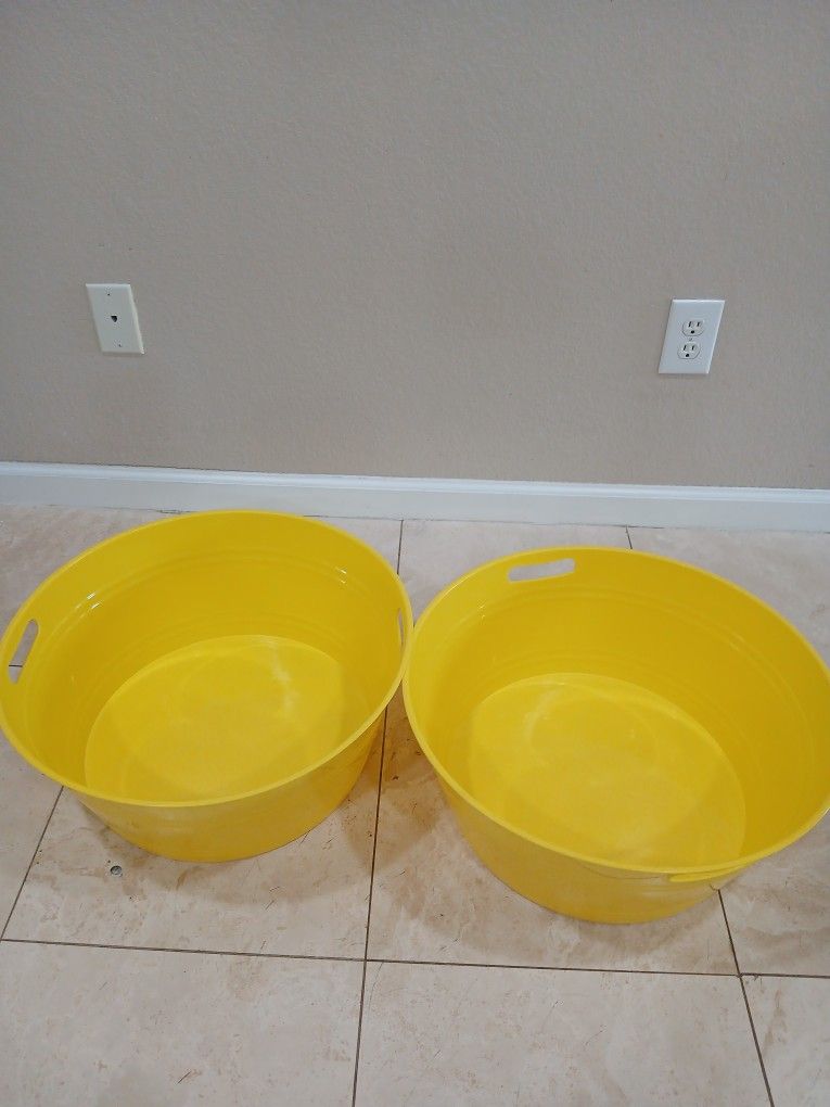 Set Of Small Plastic Tubs