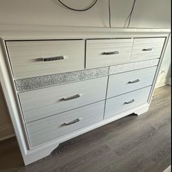WHITE & SILVER dresser W/ JEWELRY DRAWERS 🤍