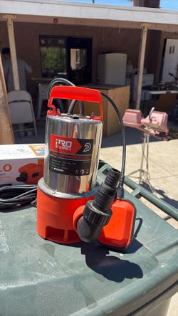 Submergable water pump