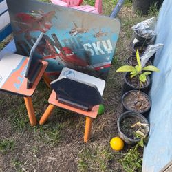 Planes Table And Chairs 