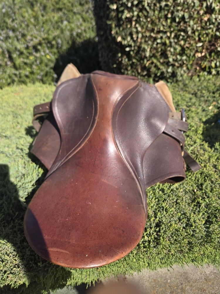 Vintage Horse Saddle Size 16
