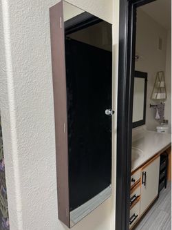 Hanging mirrored jewelry cabinet