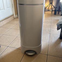 Munchkin Step Diaper Pail