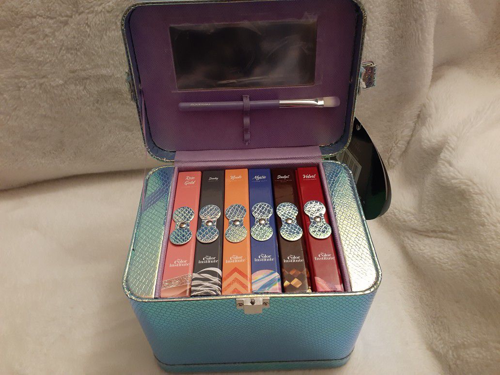 Brand New Makeup Beauty Collection & Case
