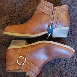 Women's Boots Size 9 NEW