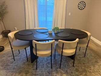 Dining table 6 chairs￼