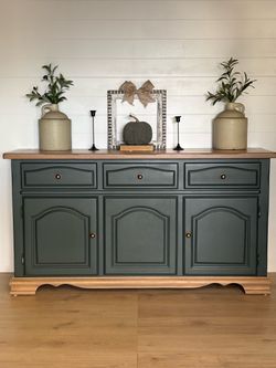 Beautiful buffet/dresser 58in. W x 17in. D x 31in. H