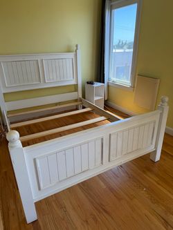 Pottery Barn-like Queen Bed with Mattress/Bedspring