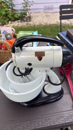 Vintage Sunbeam Mixmaster stand mixer