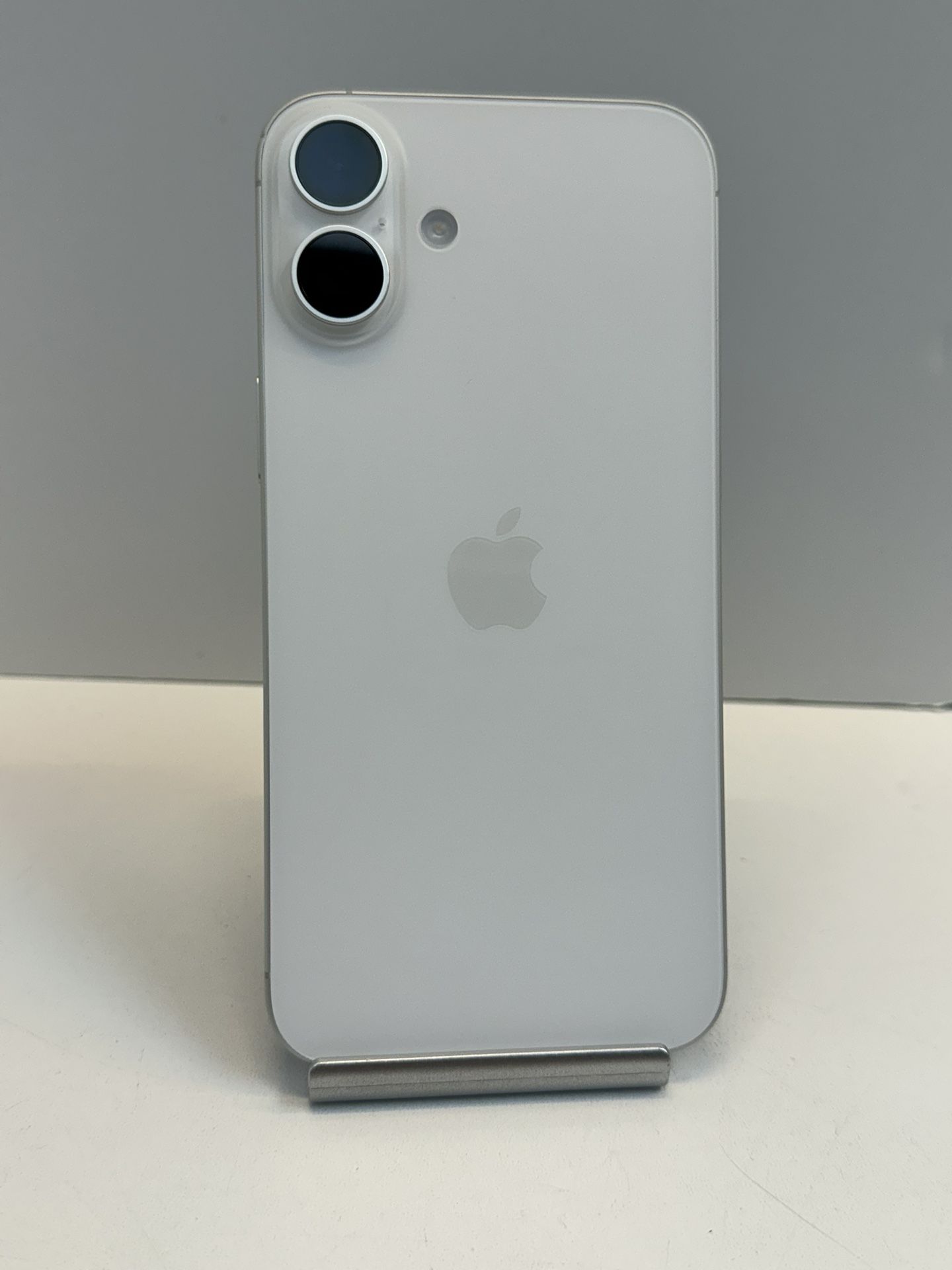 Apple iPhone 16 PLUS 128gb. ( Unlocked Cellphone )